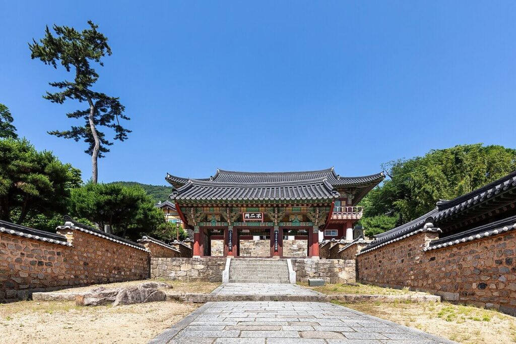 Beomeosa Temple mountains Busan South Korea